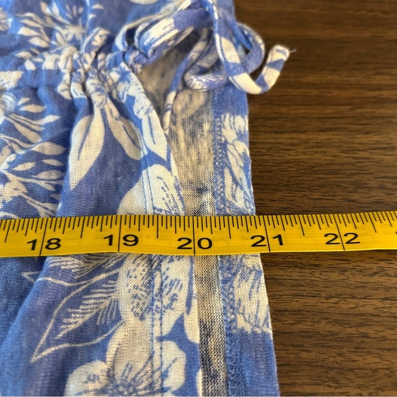 ❤️ C&C California Blue and White Floral Blouse L - Picture 8 of 8